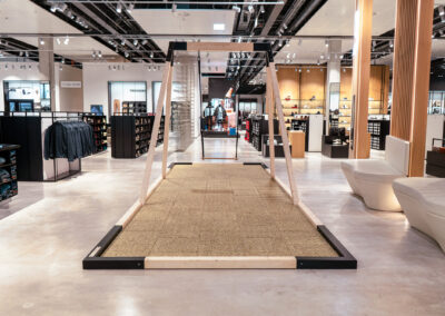 Schaukel in einem Fashion Store